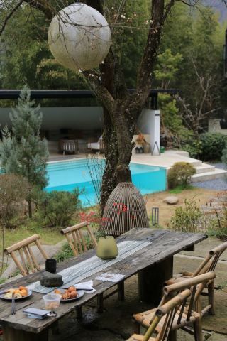 Enjoy water fun and summer cooling at Anji Wild Luxury Homestay, and soak in a secluded bamboo forest private hot spring