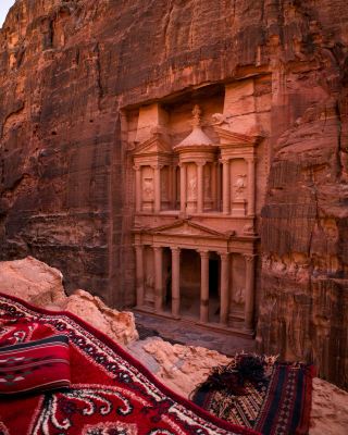 Petra, Jordan | The rose of the desert, where I stumbled upon the “lost rose-colored treasure” carved into the cliffs
