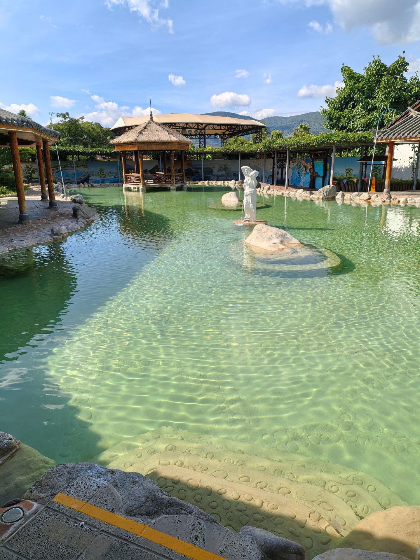 Dali Geothermal Country Hotel | A relaxing stay in the hot springs