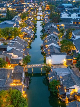 ความงดงามสูงสุดของเมืองในฤดูใบไม้ร่วง