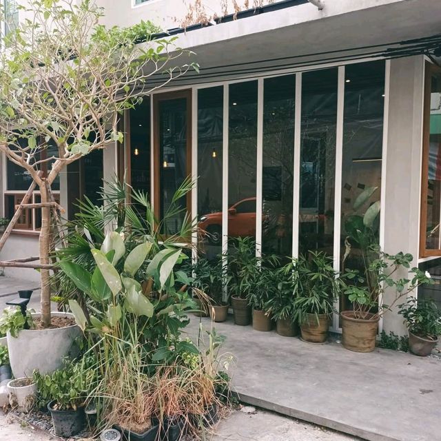  ใต้บ้าน หัวลำโพง  🍃🏡 อาหารสไตล์ล้านนา 