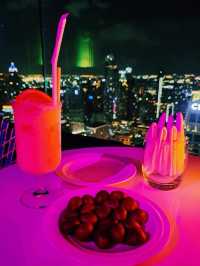 นั่งชิลชมกรุงยามค่ำคืนที่ Red Sky Restaurant