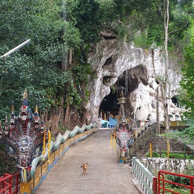 เที่ยวชมความสวยงาม..วัดเขารูปช้าง..ปาดังเบซาร์