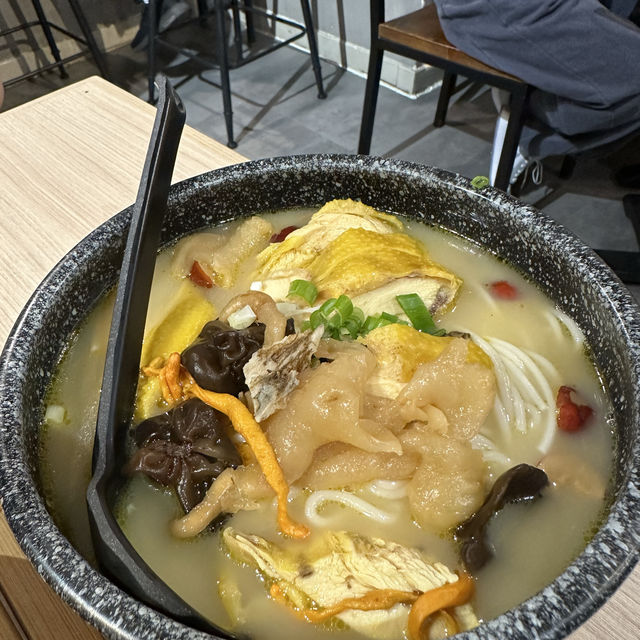 觀塘人氣花膠雞米線專門店