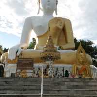 วัดที่มีการบูชาด้วยมาลัยเยอะมาก