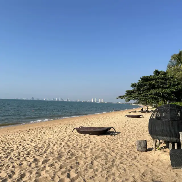 หาดสวย น้ำใส หาดลับบางเสร่