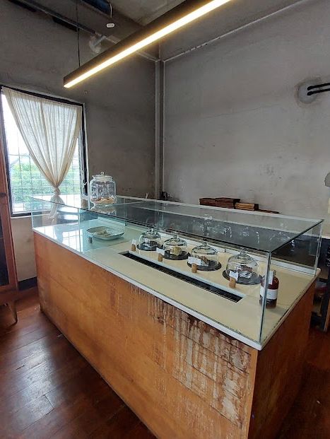 Gateway Coffee Roasters วิวถนนท่าแพ