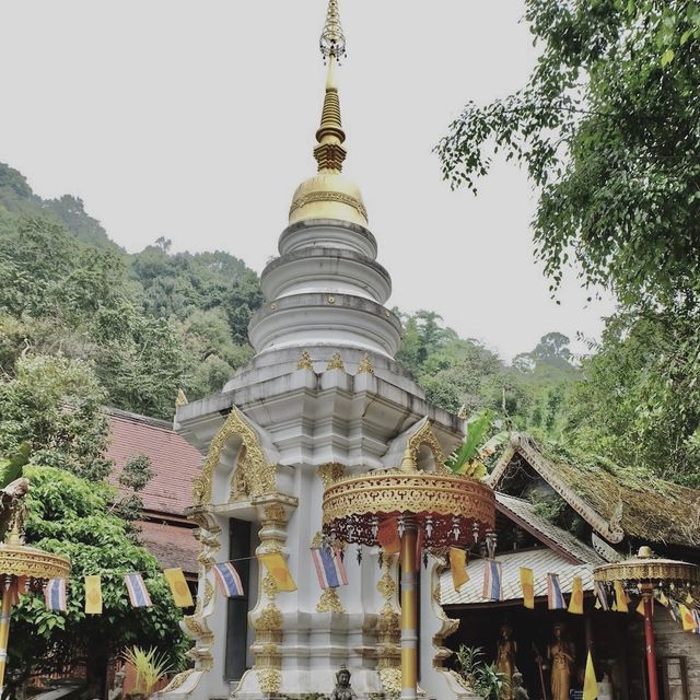 วัดแม่กำปอง วัดสวยท่ามกลางธรรมชาติที่ร่มรื่น