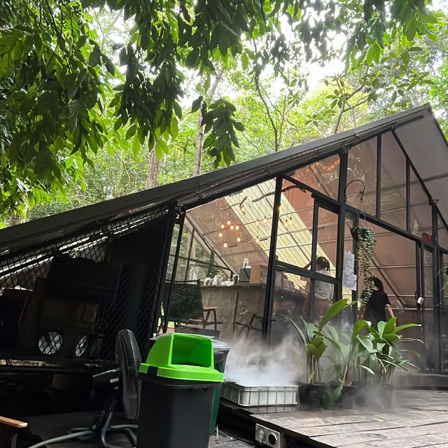 The Lush Cafe @ Gunung Lambak