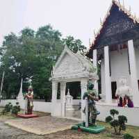 วัดใต้ต้นลาน