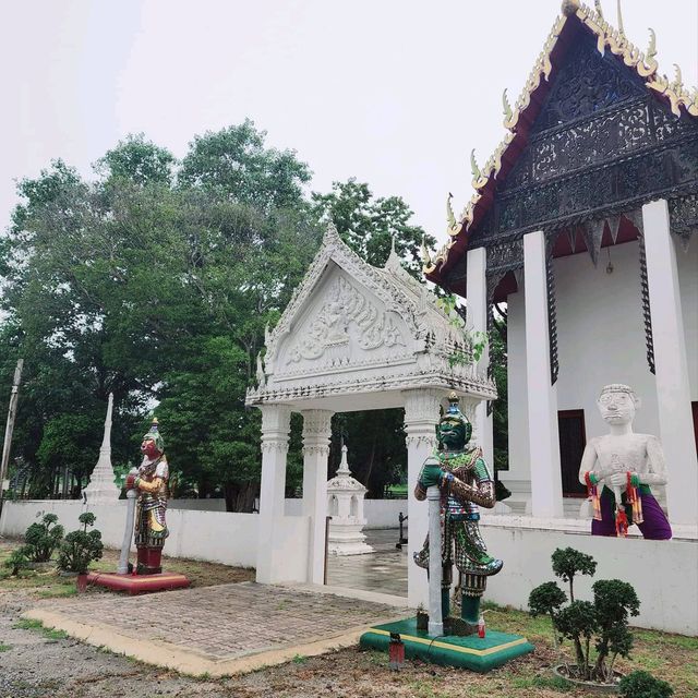 วัดใต้ต้นลาน