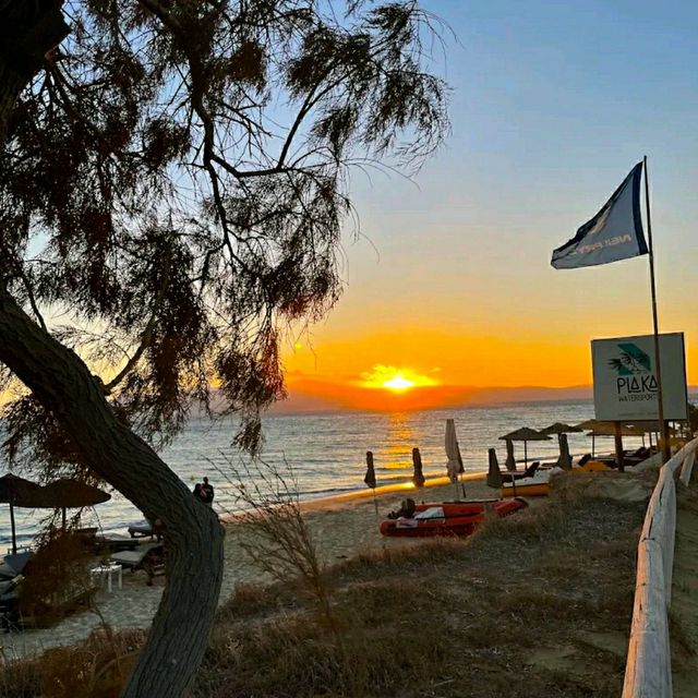 THE BEAUTIFUL PLAKA BEACH IN NAXOS!