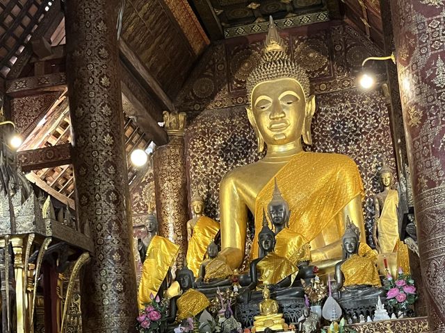 วัดเชียงทอง หลวงพระบาง วัดอยู่ติดริมแม่น้ำโขง