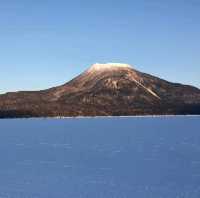 冬季游玩北海道阿寒湖，體驗冰上活動