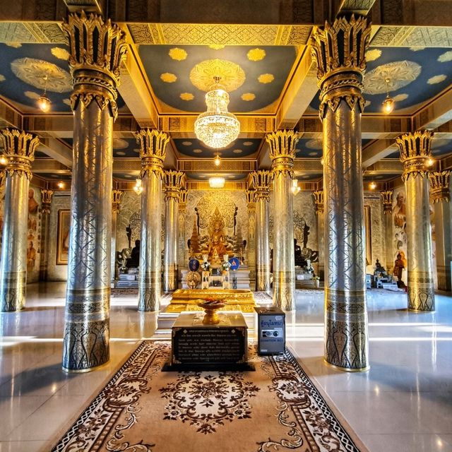 วัดบนเนิน มองเห็นวิวสนามบินสมุย