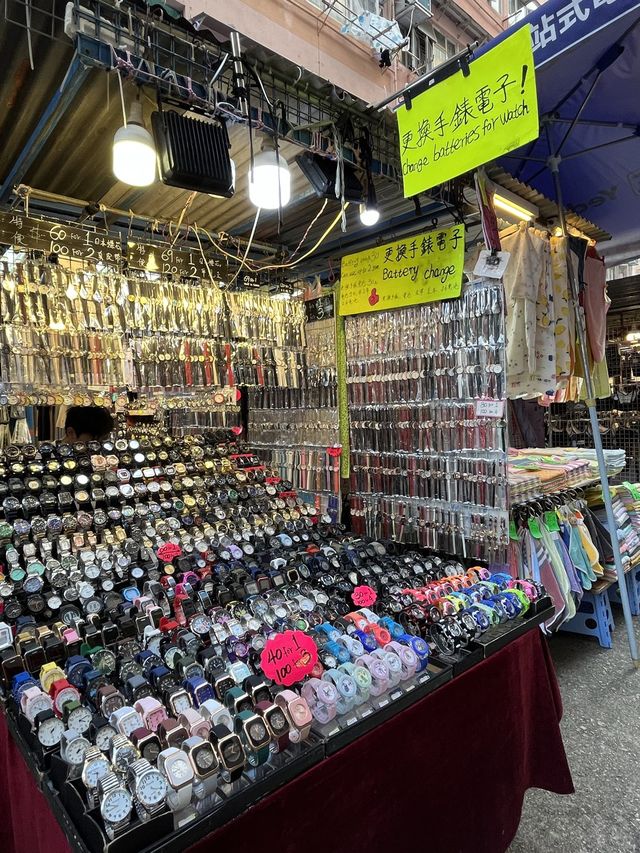香港特色街道之一。旺角花園街