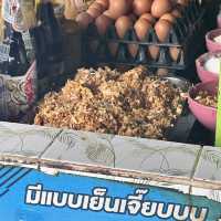 ร้านลับ(ไม่)ลับชื่ออะไรไม่รู้แต่มีต้นมะขามใหญ่