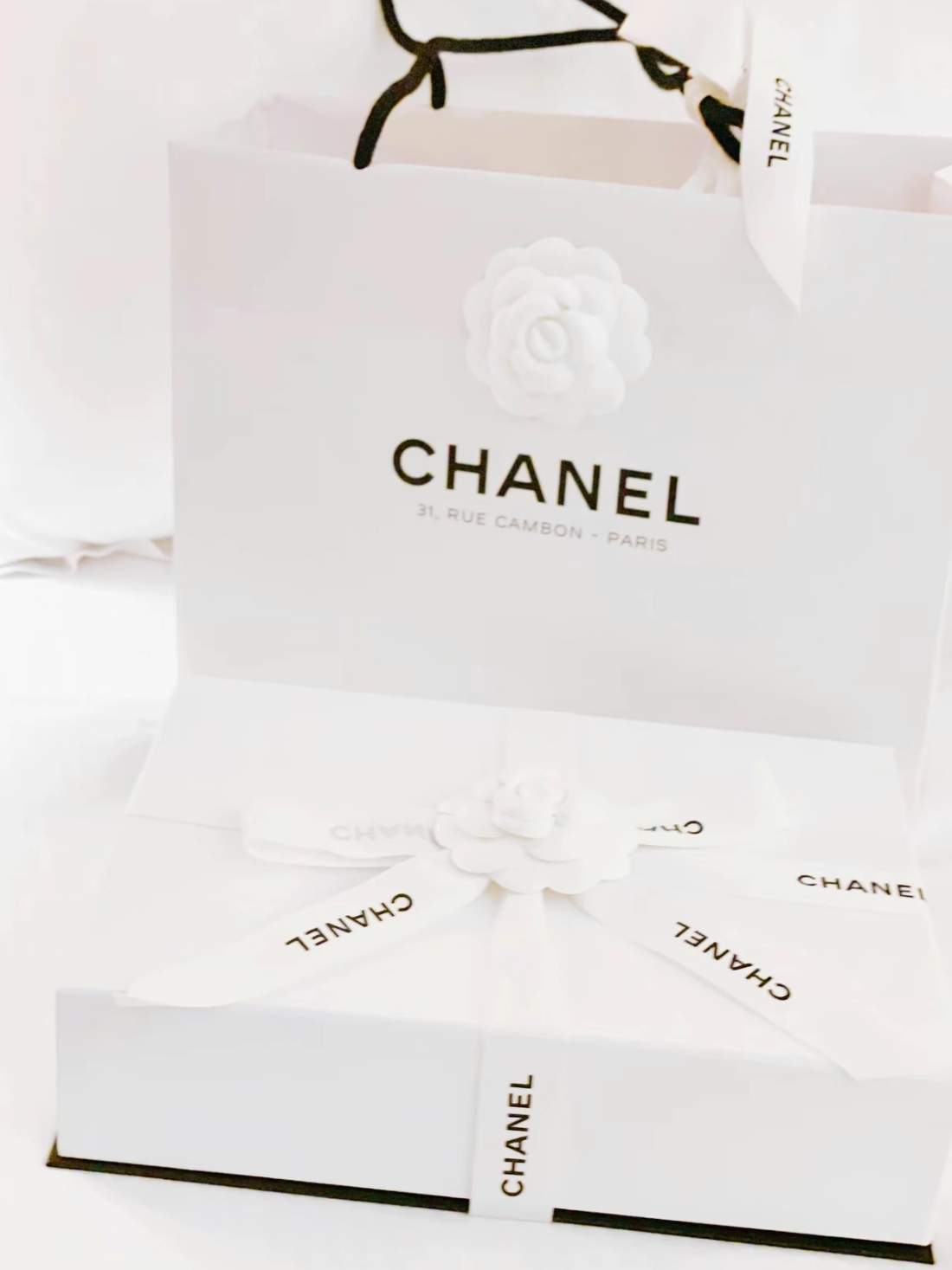 パリ🇫🇷】カンボン通りCHANEL本店🤍本店限定ショッパーも パリ🇫🇷】カンボン通りCHANEL本店🤍本店限定ショッパーも