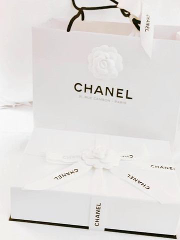 パリ🇫🇷】カンボン通りCHANEL本店‎🤍本店限定ショッパーも🛍 | Trip