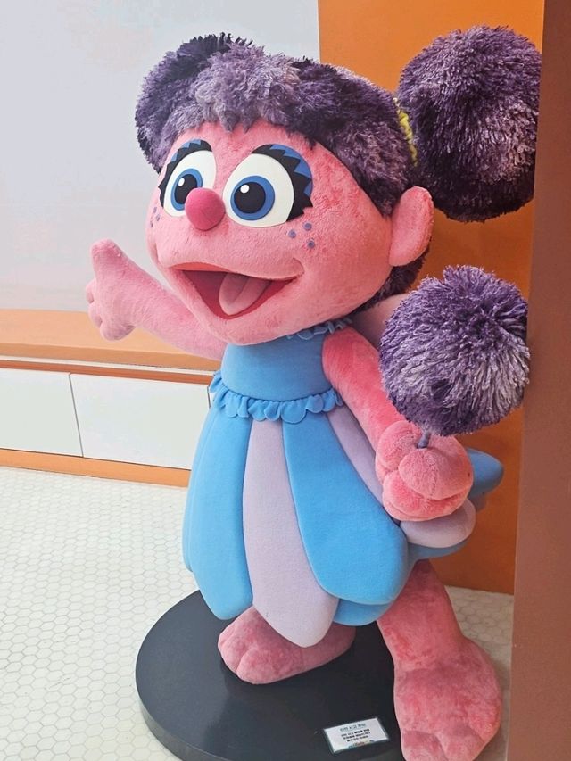 귀여운 몬스터들이 가득한 <쿠키몬스터카페>