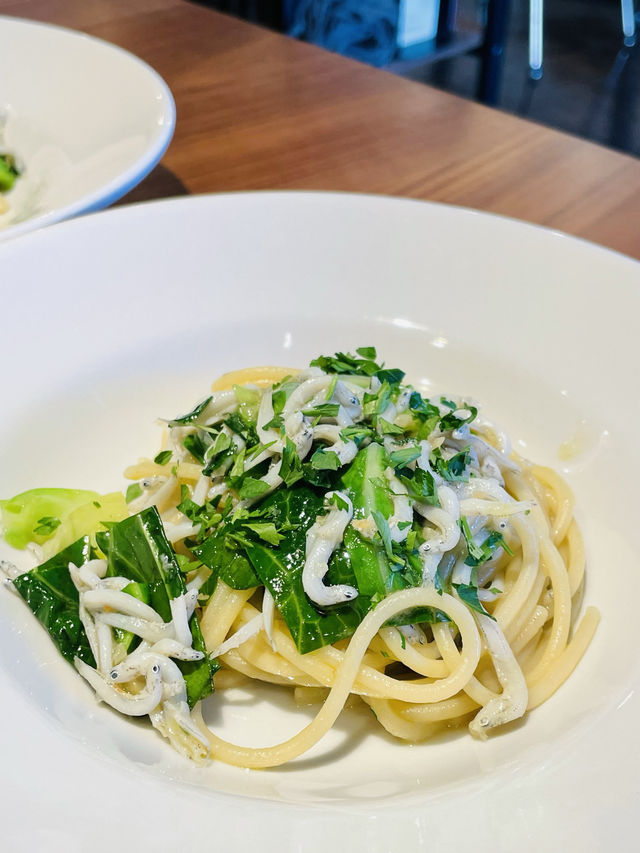 【神奈川県】鎌倉グルメの鎌倉野菜とシラスピザを楽しむ