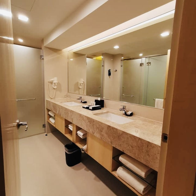 Sunway Pyramid Hotel with Huge Family Room 