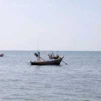 คาเฟ่สโลว์บาร์สุดชิล ริมชายหาดบางแสน
