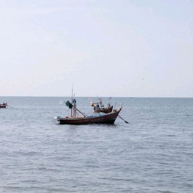 คาเฟ่สโลว์บาร์สุดชิล ริมชายหาดบางแสน