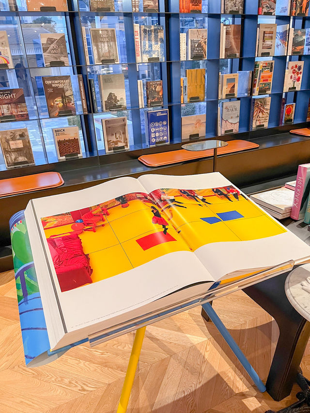 책과 함께하는 편안한 신상 데이트스팟📚