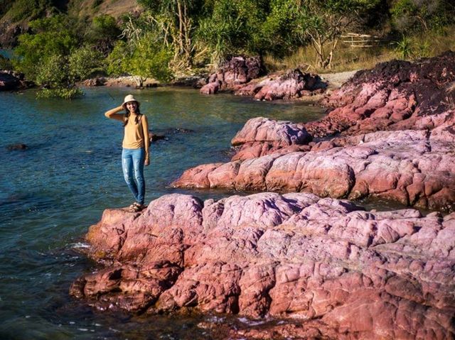 ลานหินสีชมพู อ่าวคุ้งกระเบน จันทบุรี