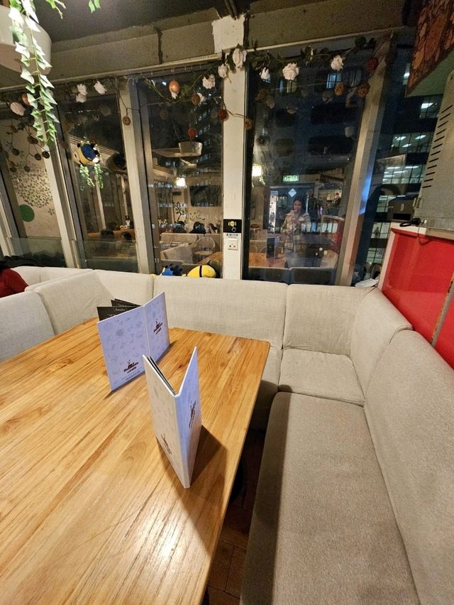 滿滿回憶的樓上board game Café🍝 
