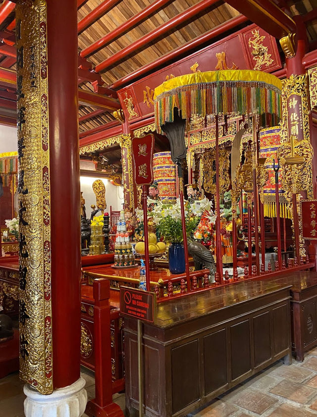 Ngoc Son Temple