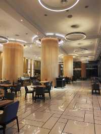 Hotel surrounded with shopping mall and dining spots 🏩