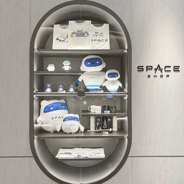 GRAND CENTRE POINT SPACE | อวกาศไม่เกินเอื้อม