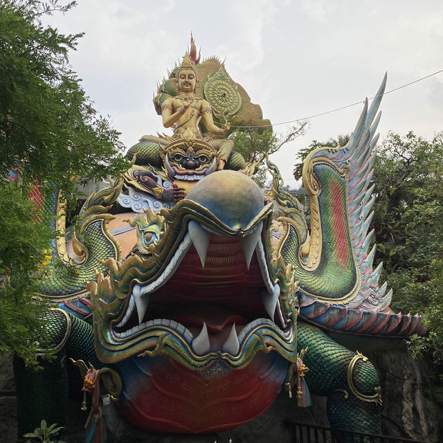 วัดถ้ำผาแด่น วัดสวยสุดอันซีนที่สกลนคร