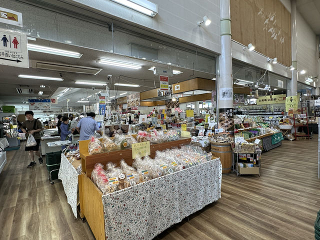 佐賀・武雄温泉。地元の特産品が揃う『武雄温泉物産館』