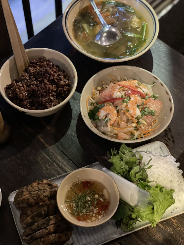 【ベトナム🇻🇳ミシュラン店】リーズナブルに楽しめるベトナム家庭料理