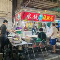 六合観光夜市を散策