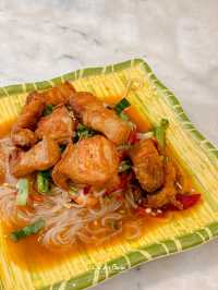 อร่อยแซ่บ ตำเส้นเล็กหมูกรอบเด็ดมาก
