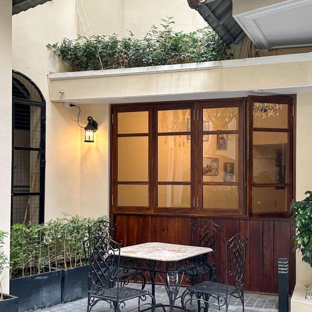 THE YARD CAFE & BISTRO