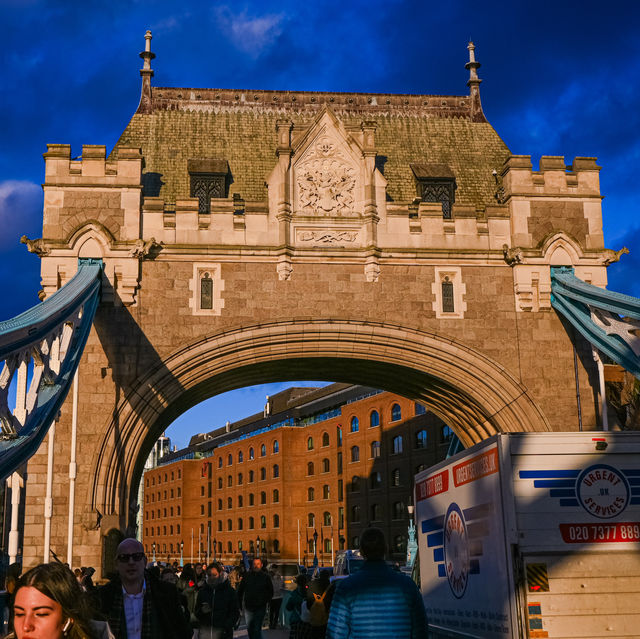 🏴󠁧󠁢󠁥󠁮󠁧󠁿 A Stroll Across Tower Bridge: London's Iconic Landmark