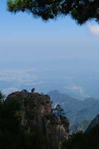 Chasing Sunsets and Peaks: My Huangshan Adventure 🌄⛰️✨