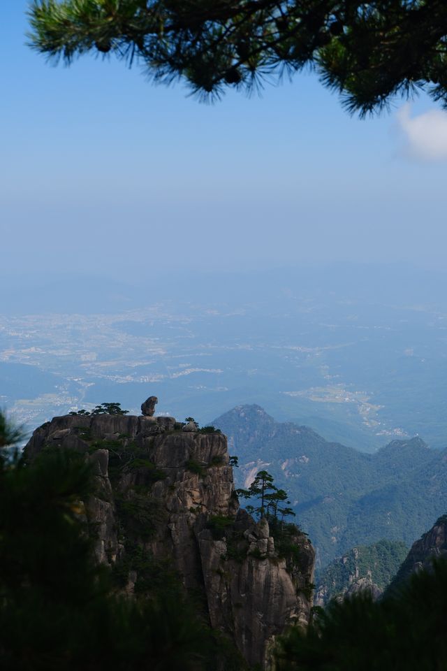 Chasing Sunsets and Peaks: My Huangshan Adventure 🌄⛰️✨
