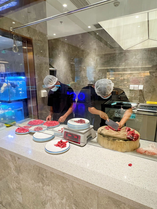 「野妹經典火鍋」新鮮食材，超市型火鍋店
