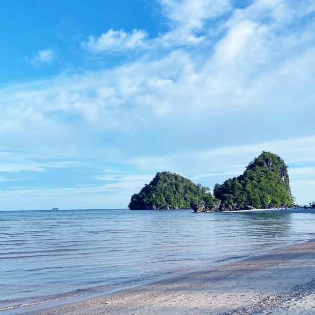 ชายหาดนพรัตน์ธารา ที่นี่กระบี่🌊