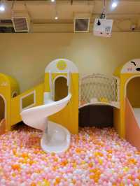 韓式餐廳的悠閒下午茶🧇 設小朋友波波池和game room玩👪