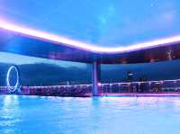 Sky pool ยามค่ำคืน 