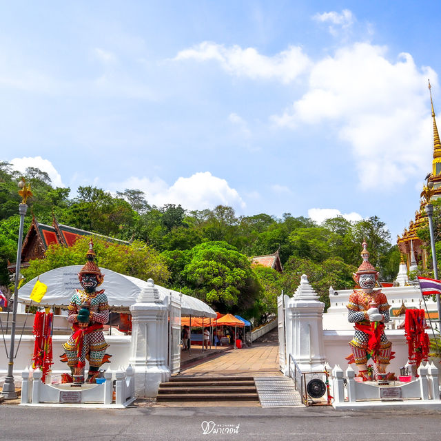 เที่ยวชมความงามและนมัสการรอยพระพุทธบาท