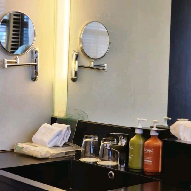 รีวิวโรงแรม Holiday Inn Bangkok Sukhumvit