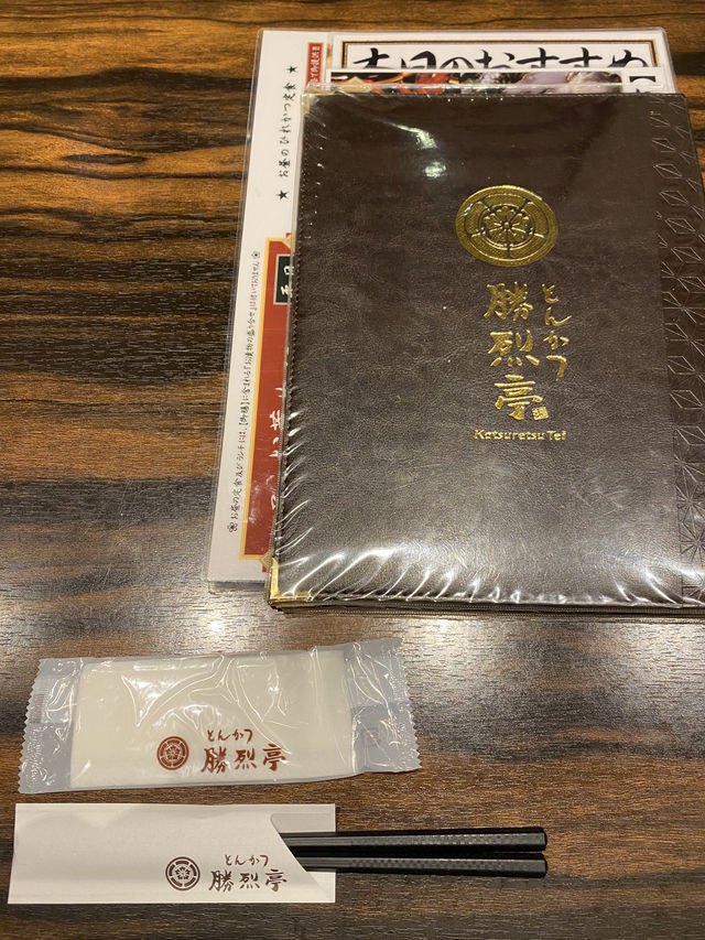 超好吃的黑白炸豬排《勝烈亭》